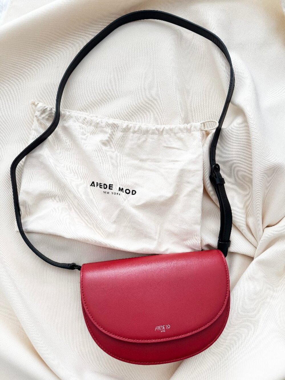 Apede Mod 1.9 Crescent Bag in Red